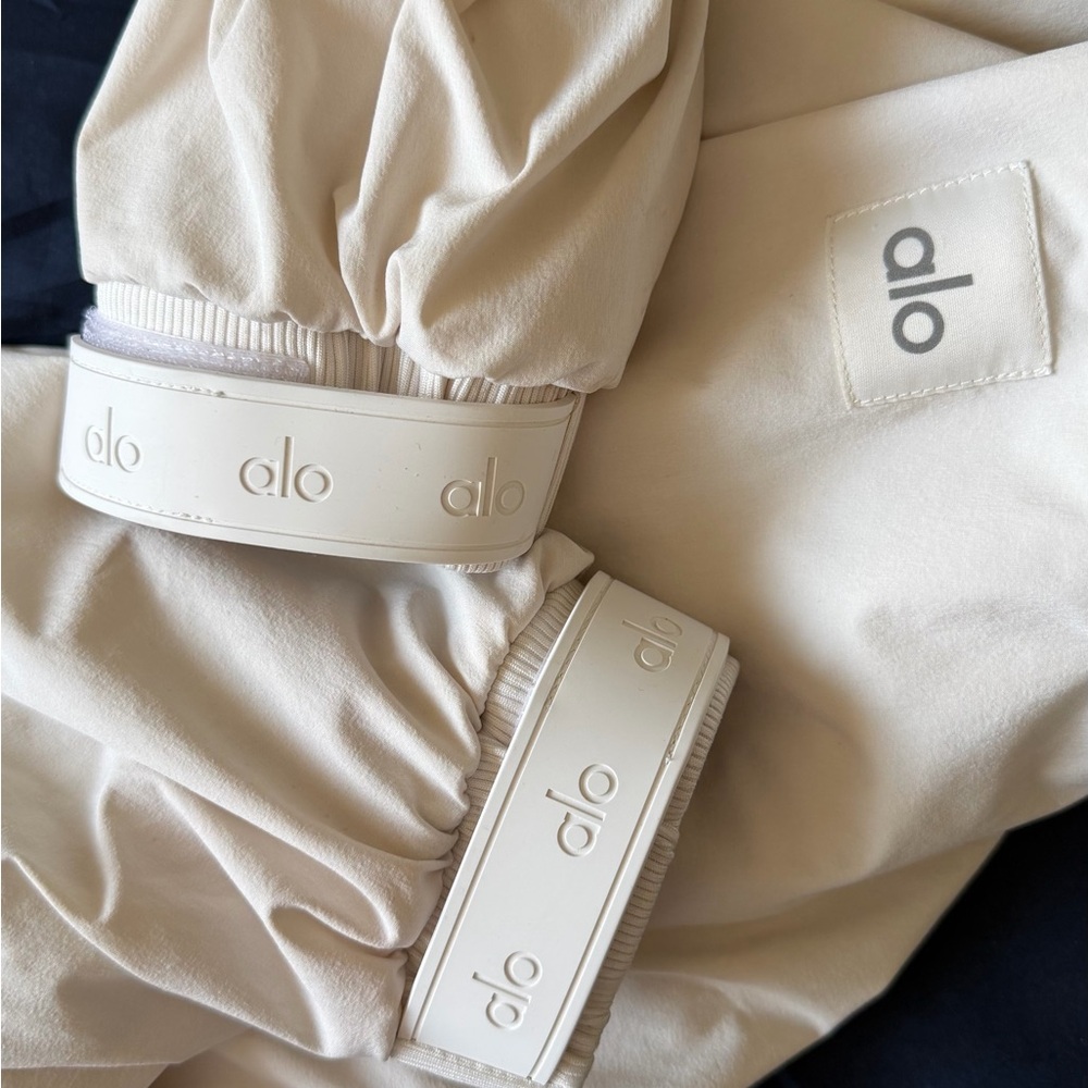 Alo Cream Fleece-lined Half Zip size M
